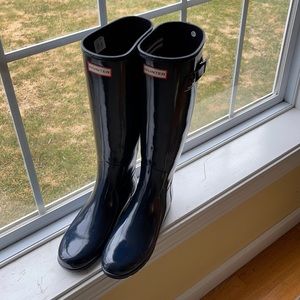 Hunter tall gloss rain boots/Navy